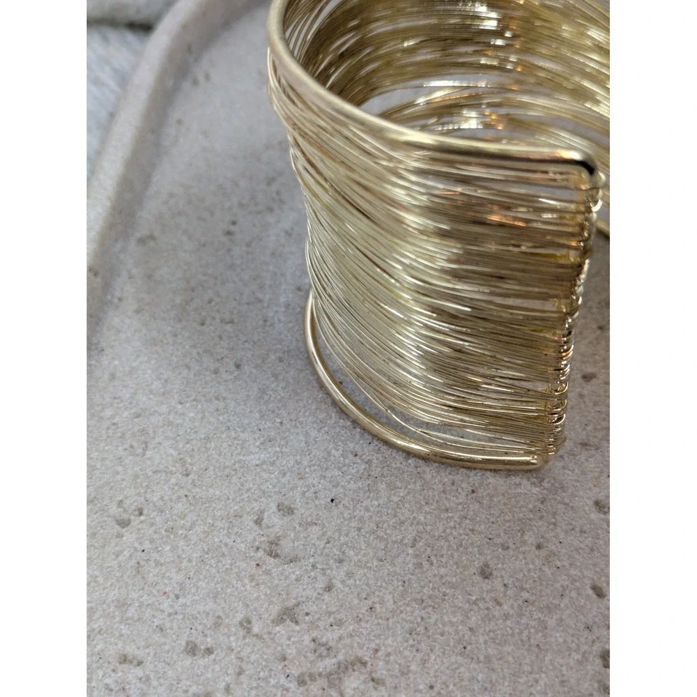 Strand gold tone